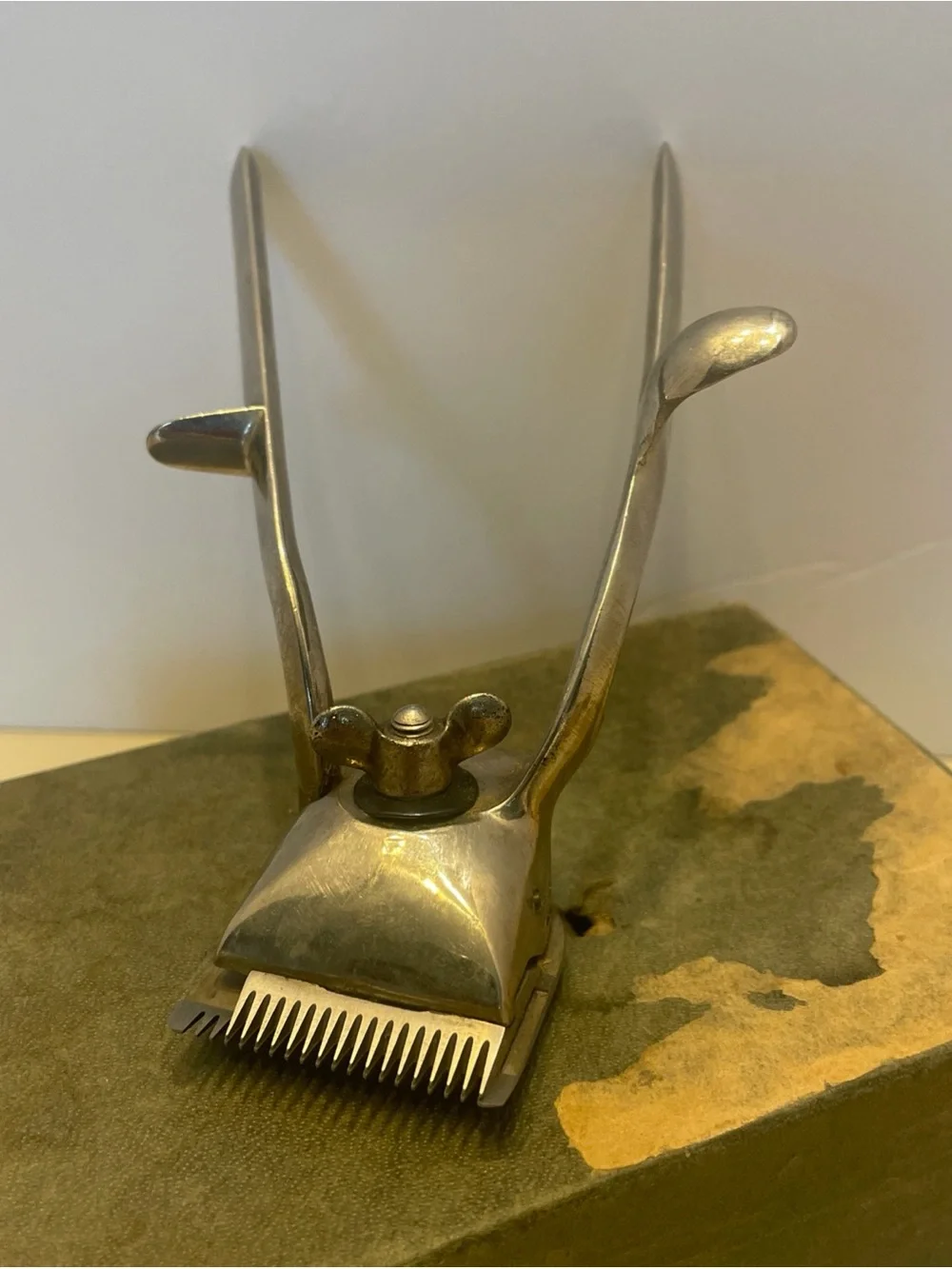 Vintage Handheld Silver Men’s Hair Clipper - Silver